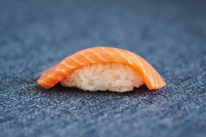 Algunos emprendimientos desarrollan proteína de pescado alternativa para imitar el sabor del pescado crudo, sobre todo para el sushi