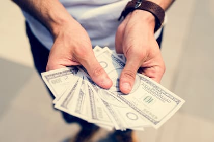 Algunos expertos advierten que la implementación del impuesto de salida podría incentivar a más millonarios a dejar el país