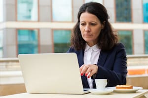 Permiso de trabajo vencido en Illinois: la ley del Uscis que explica qué le pasa a los inmigrantes con