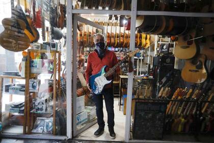 Los locales de instrumentos musicales también volvieron a la actividad