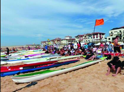 Algunos lugareños se quejan de que se ha perdido la identidad y el carácter de la región tras ser invadidos por miles y miles de tablas de surf