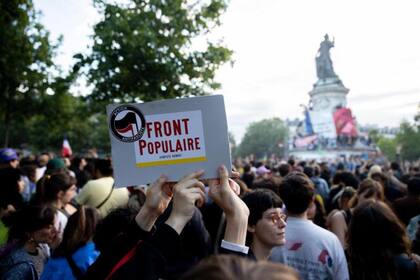 Algunos manifestantes en las calles de París manifestaron su apoyo por el Nuevo Frente Popular.