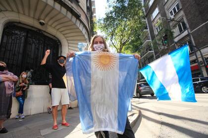 Algunos manifestantes fueron al edificio donde vive Cristina Kirchner, en Barrio Norte