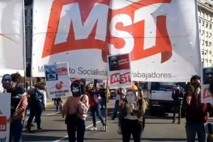 Algunos manifestantes utilizaron máscaras de Santiago Maldonado y Luciano Arruga