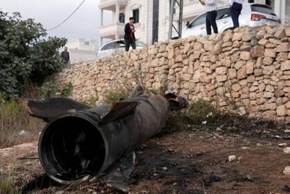 Algunos misiles iraníes lograron llegar hasta Israel. Uno de ellos cayó en Cisjordania y mató a un palestino.