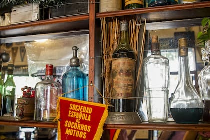 Algunos objetos mantienen viva la historia del bar