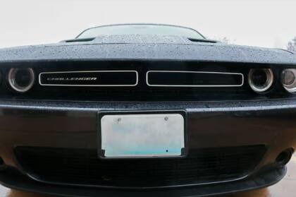 Algunos optaron por cubrir la matrículas con bolsas de plástico o cintas adhesivas para evitar la multa