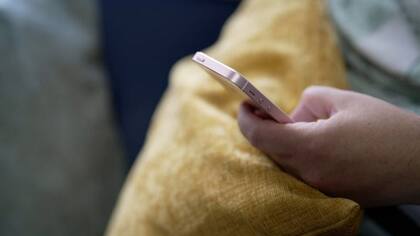 Algunos padres informaron que les arrojaban televisores, mientras que en otros casos los padres quedaban en ocasiones necesitando tratamiento hospitalario