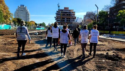 Algunos problemas urbanos son el desorden la contaminacin atmosfrica y la falta de espacios pblicos como el transporte o servicios bsicos de infraestructura