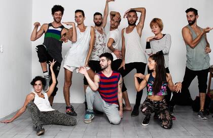 Algunos representantes del voguing local durante un ensayo