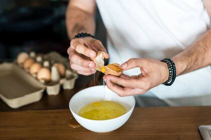 Algunos restaurantes optaron por agregar un recargo a los platos que contienen huevo (Archivo)