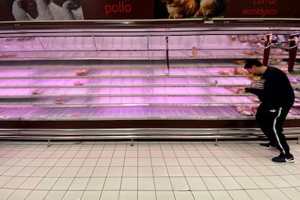 Algunos supermercados exhiben góndolas vacías, aunque hasta ahora no hay desabastecimiento