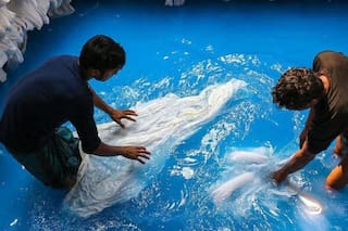 El enorme impacto medioambiental de ponerle color a la ropa