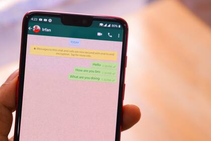 Algunos usuarios de WhatsApp ya tienen disponible la función de cambiar de color los chats