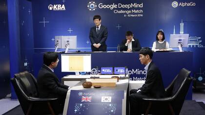 AlhpaGo ya derrotó al campeón europeo de Go, y ahora venció al campeón mundial en la primera de las cinco partidas