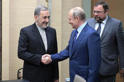 Ali Akbar Velayati está imputado por los delitos de homicidio calificado doblemente agravado