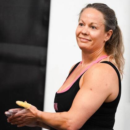 Ali Watson, una entusiasta levantadora de pesas, originalmente comenzó a usar suplementos de colágeno para ayudar a proteger sus articulaciones.