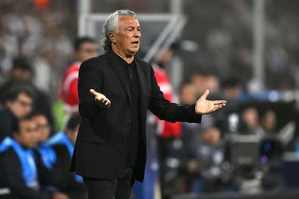 Néstor Gorosito no tuvo la fórmula esta vez para doblegar a U de Chile en el encuentro de ida jugado en Lima: la revancha de cuartos, en terreno trasandino.