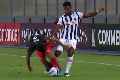 Alianza vs River. Lesion de Robert Rojas. 06-04-22