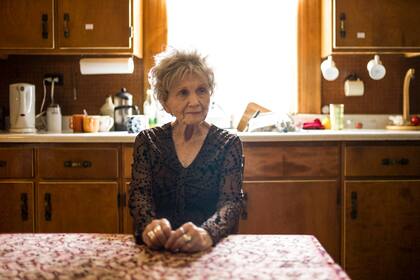 Alice Munro en su casa de Ontario, cuando anticipaba un retiro que solo duró seis meses