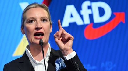 Alice Weidel, colíder de Alternativa para Alemania (AfD), habla durante la fiesta del partido en la sede del partido en Berlín, Alemania, el 23 de febrero de 2025.