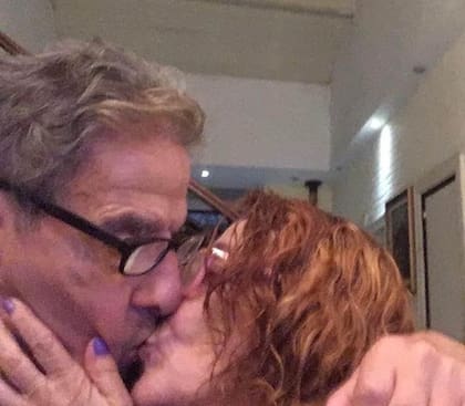 Alicia Barrios y Hernán Bernasconi se conocieron cuando ella lo entrevistó por el caso que lo llevó a prisión