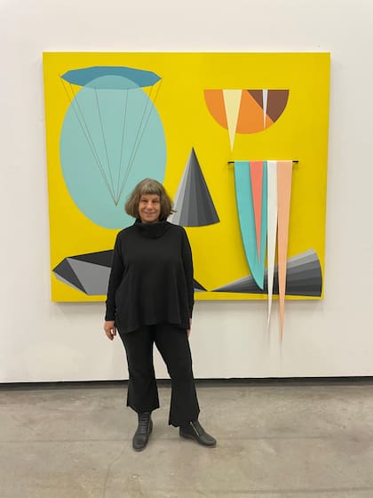 Alicia Herrero con una de sus obras