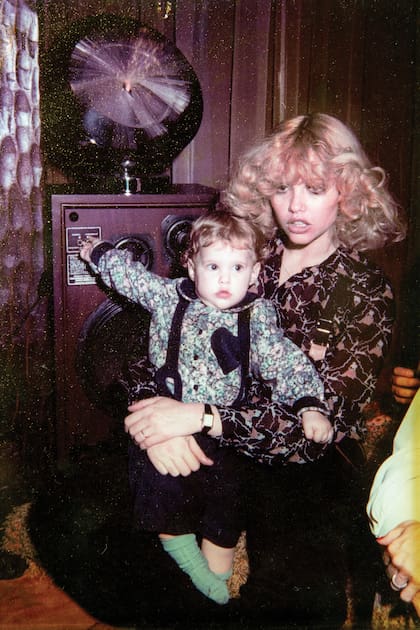 Alicia junto a su primera hija Vanesa cuando tenía un año.