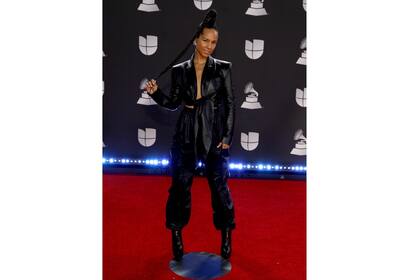 Alicia Keys, con un look total black