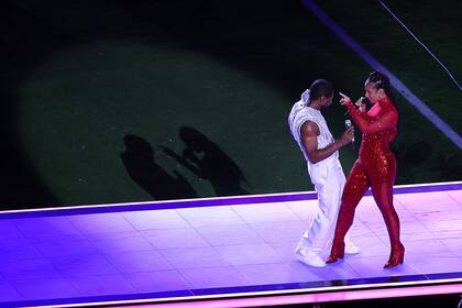 Alicia Keys junto a Usher en el show del Super Bowl 2024