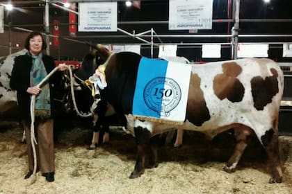 Alicia Rabasa en una de las exposiciones de la raza en la Rural de Palermo