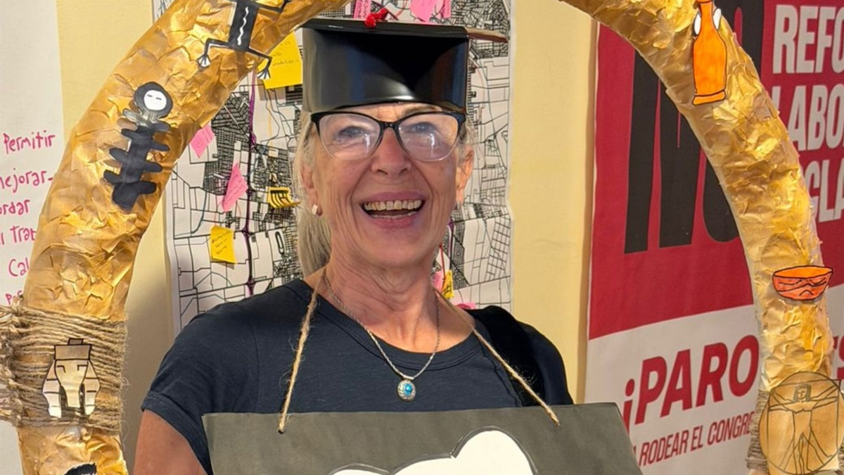 Empezó siete carreras universitarias y se recibió a los 65 años: “La edad no es un impedimento; quien no tiene proyectos se muere”