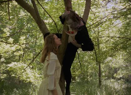 Alicia y el Gato de Cheshire en una escena de la película dirigida por Eduardo Pla