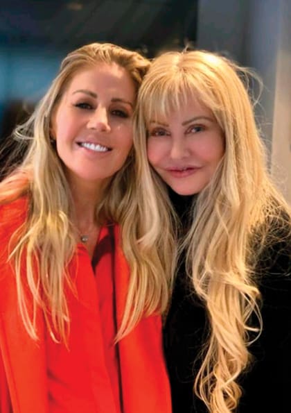 Alicia y su hija Barbie Simons.