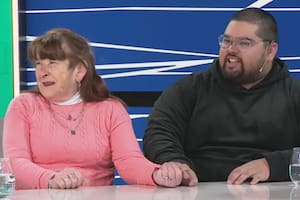 La historia de Alicia, la abuela costurera que por las noches hace delivery con su nieto