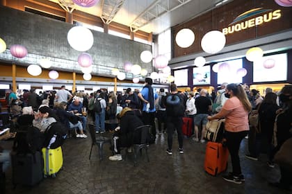 La terminal de Buquebus, repleta de turistas 