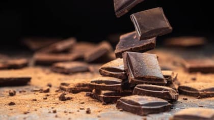 Alimentos con más cafeína que el mismo café: una barra de chocolate negro contiene 68 miligramos de cafeína