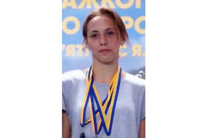 Alina Peregudova, una atleta de 14 años ucraniana, murió junto a su madre tras un ataque ruso
