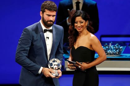 Alisson Becker, premiado como el mejor arquero de la pasada temporada.
