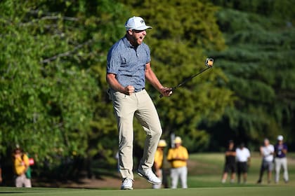 Alistair Docherty empieza a celebrar su victoria en San Isidro (Photo by Rodrigo Valle/Getty Images)