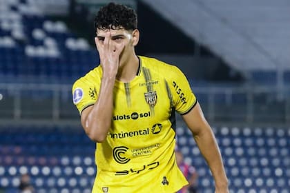 Allan Wik, el autor del gol de Recoleta, hizo además una jugada espectacular en el final y a punto estuvo de conseguir el 2-1 para el club debutante absoluto en competencias de Conmebol.
