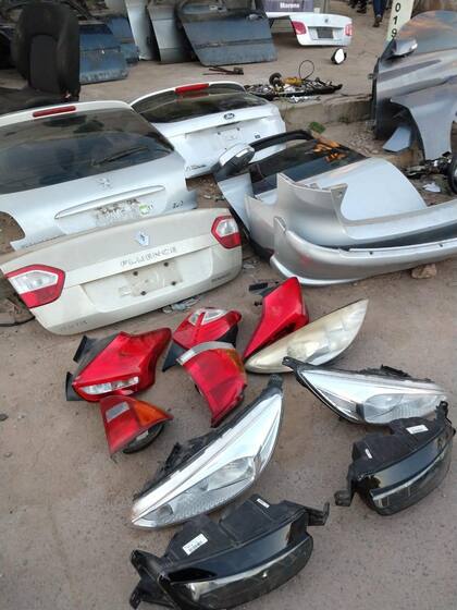 Allanamiento a un desarmadero de alta gama de Moreno