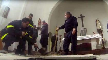 Las tres supuestas bóvedas que estaban ocultas debajo de una alfombra en el altar pudieron haber servido para ocultar dinero, aunque una de las religiosas dijo que eran para depositar los restos del fallecido monseñor Di Monte