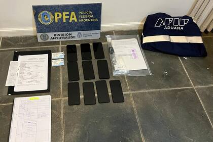 Allanamiento en el domicilio de Damián Frare, uno de los detenidos ayer tras un operativo de la Aduana y de la Policía Federal en una financiera en Belgrano donde también estaba Leonardo Fariña