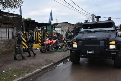 Allanamientos con siete detenidos y secuestro de 13 mil pastillas de éxtasis y 500 kilos de marihuana