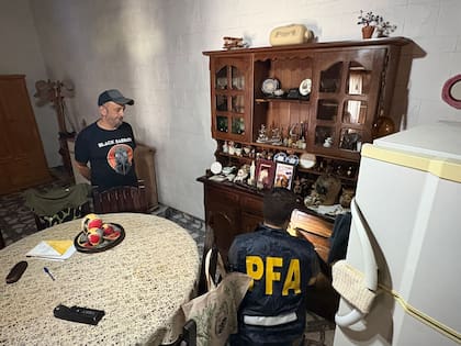 Allanamientos de la Policía Federal en una causa por lavado en casas de cambio.