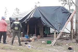 Rescatan a 12 jornaleros que vivían en chozas, sin luz, baño ni agua