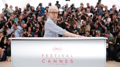 Allen estuvo ayer en la ciudad mediterránea para la apertura de la máxima fiesta del cine y todo el mundo habló de él