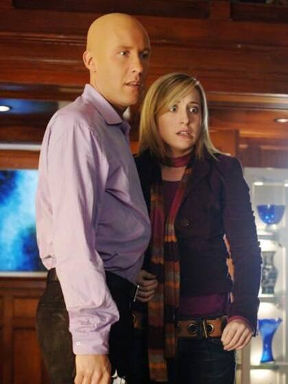 Allison Mack y Michael Rosenbaum en una escena de Smallville