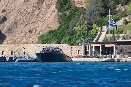 Alma, llegando al embarcadero de Spetses